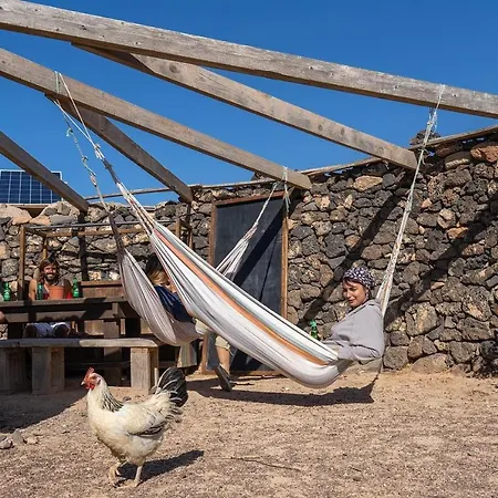 Alaia Tiny House Between Volcanoes And Beach Breaks *